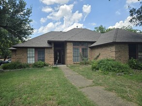 5101 Bellefontaine Dr in Arlington, TX - Building Photo - Building Photo