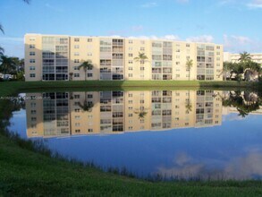 200 SE 5th Ave in Dania Beach, FL - Building Photo - Building Photo