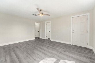 3457 50th Ave N in St. Petersburg, FL - Building Photo - Building Photo