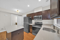 676 E Ferry St, Unit 2 Bedroom in Detroit, MI - Building Photo - Building Photo