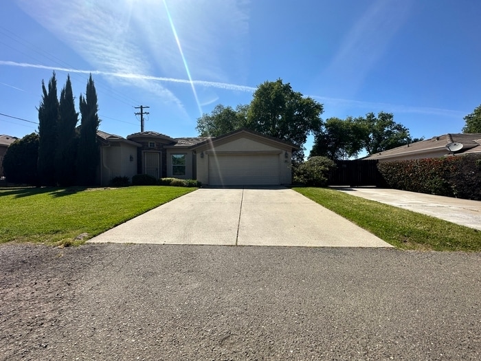 8904 Vincent Ave in Fair Oaks, CA - Building Photo