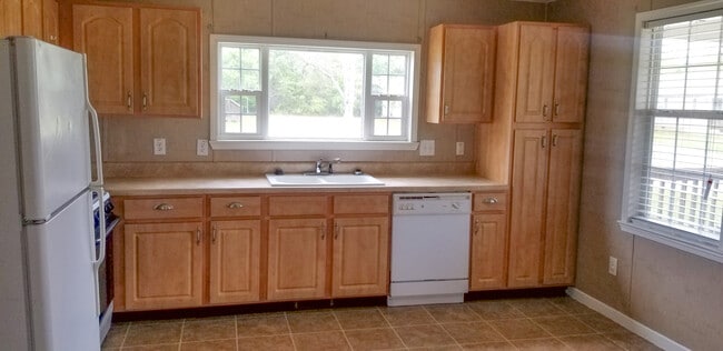 Pecan Grove Apartments in Waynesboro, GA - Building Photo - Building Photo