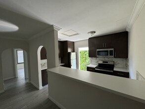 934 SW 8th Ct, Unit 1 in Miami, FL - Building Photo - Building Photo