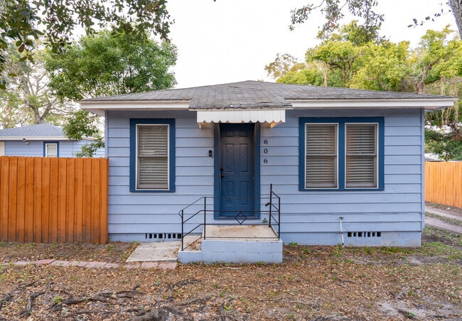 606 Woodlawn St in Clearwater, FL - Building Photo - Building Photo
