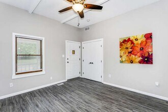 230 N Estelle St in Wichita, KS - Building Photo - Building Photo