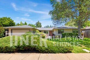 5541 Ivanhoe Way in Carmichael, CA - Building Photo
