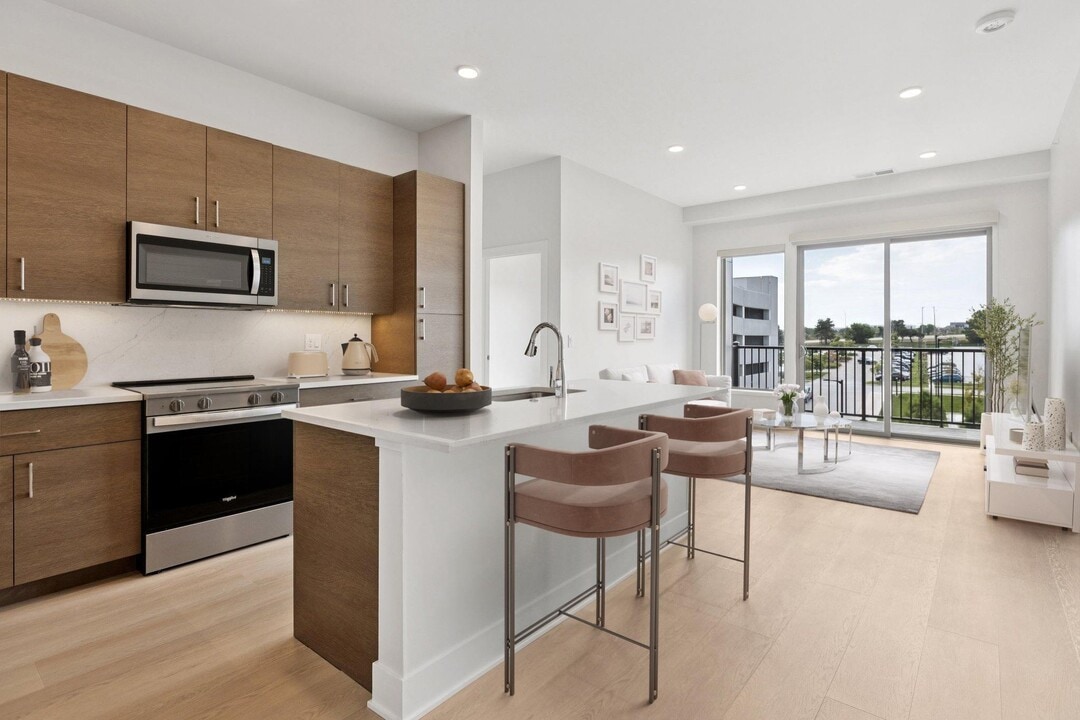 Ajax at Aksarben Village in Omaha, NE - Foto de edificio