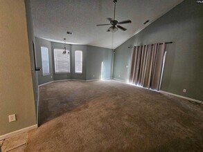 876 Sandmyrtle Cir in Columbia, SC - Foto de edificio - Building Photo