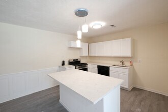 85 Delmoor Dr NW in Atlanta, GA - Building Photo - Building Photo