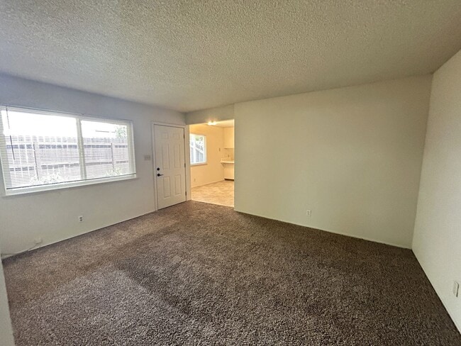 6421 San Stefano St in Citrus Heights, CA - Foto de edificio - Building Photo