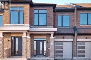 24 Kamper Ave in Richmond Hill, ON - Building Photo