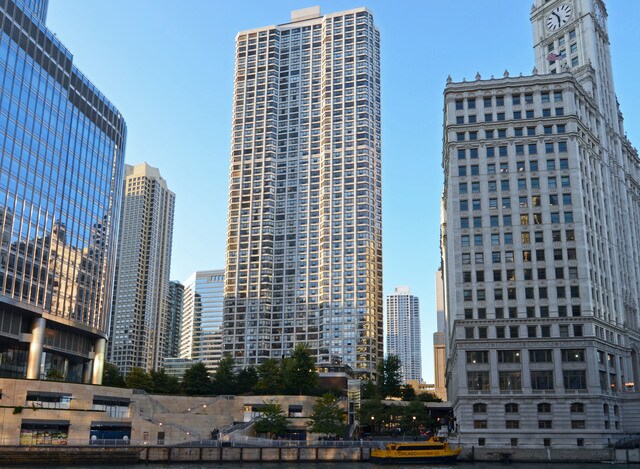 405 N WABASH, Unit 701 in Chicago, IL - Building Photo