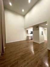 6143 Fountain Ave, Unit 104 in Los Angeles, CA - Foto de edificio - Building Photo