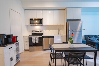 859 The Queensway in Toronto, ON - Building Photo - Building Photo