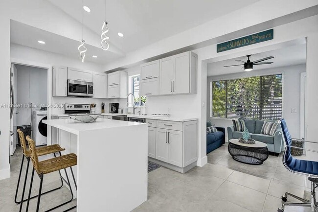 1100 NE 17th Way in Fort Lauderdale, FL - Building Photo - Building Photo