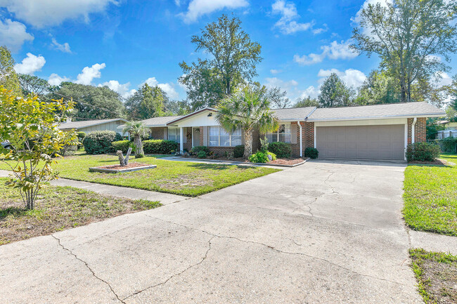 38 Poplar Ave in Shalimar, FL - Foto de edificio - Building Photo