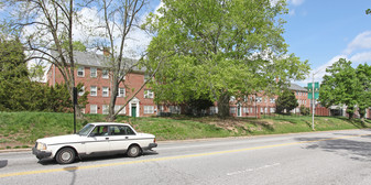 4500 N Charles st Apartments