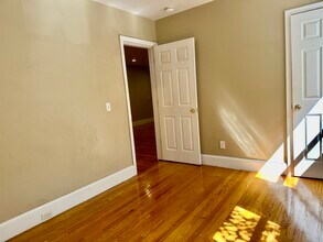 72 Egmont St, Unit 1F in Brookline, MA - Building Photo - Building Photo