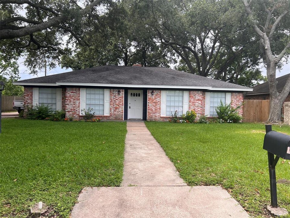 12418 A Bar Dr in Santa Fe, TX - Building Photo