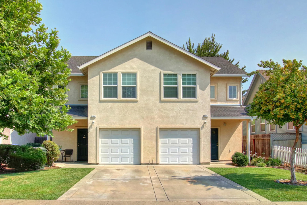 East Sac Duplex in Sacramento, CA - Building Photo