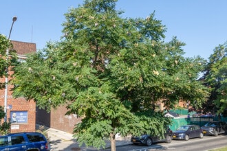 3728 75th St in Flushing, NY - Foto de edificio - Building Photo