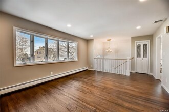 193 E Shore Dr in Massapequa, NY - Building Photo - Building Photo