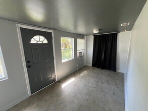 56 N Whitney St in St. Augustine, FL - Building Photo - Building Photo