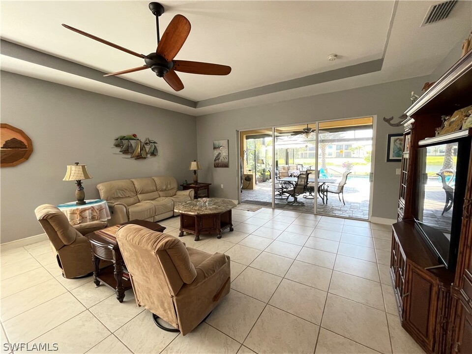 10594 Carena Cir in Ft. Myers, FL - Building Photo