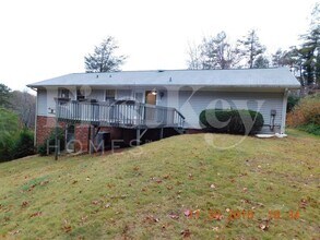 2642 Shady Valley Rd in Gainesville, GA - Foto de edificio - Building Photo