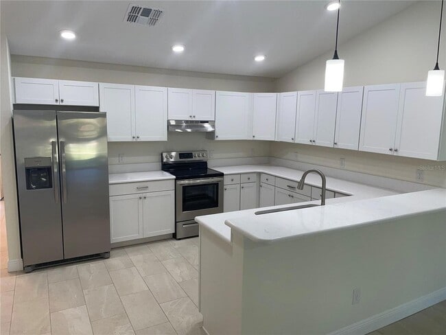 110 Dewitt Ct in Eustis, FL - Foto de edificio - Building Photo