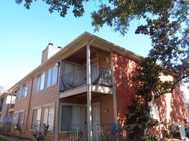 12400 Overbrook Ln in Houston, TX - Building Photo