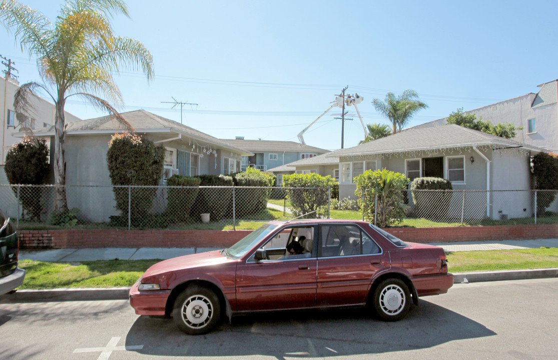 2768-2774 E 58th St in Huntington Park, CA - Building Photo