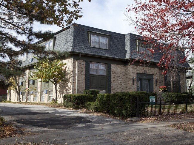 Twin Manor in Des Moines, IA - Foto de edificio - Building Photo