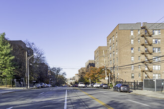 530 Riverdale Ave in Yonkers, NY - Building Photo - Building Photo