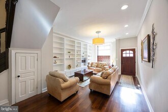 314 E 22nd St in Baltimore, MD - Foto de edificio - Building Photo