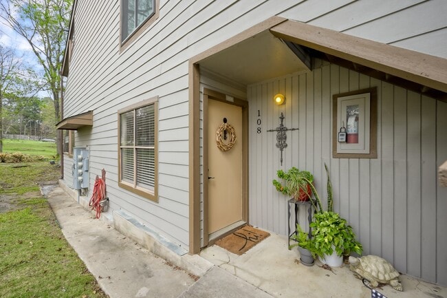 3900 Aspen Dr in Montgomery, TX - Building Photo - Building Photo