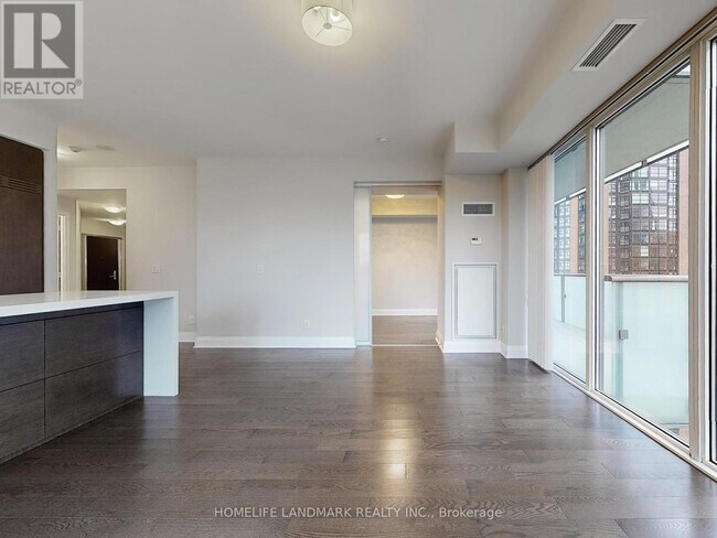 65 St Mary St in Toronto, ON - Building Photo - Building Photo