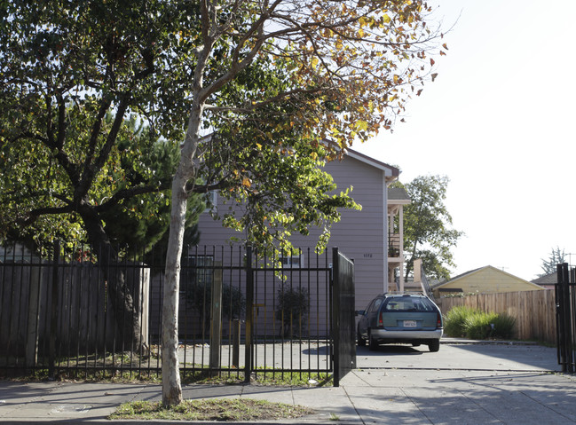 1172 98th Ave in Oakland, CA - Foto de edificio - Building Photo