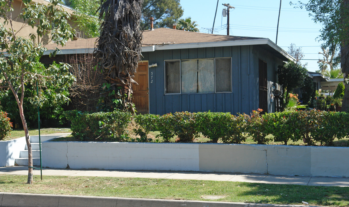 572 Wilson Ave in Pasadena, CA - Foto de edificio