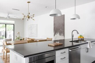 1811 Justin Ln in Austin, TX - Building Photo - Building Photo