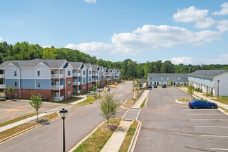 Oak Tree Apartments and Townhomes in Charlotte, NC - Foto de edificio - Building Photo