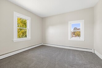 5312 Genesee St, Unit 3 in Bowmansville, NY - Foto de edificio - Building Photo