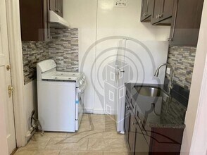 1369 W Estes Ave in Chicago, IL - Building Photo - Building Photo