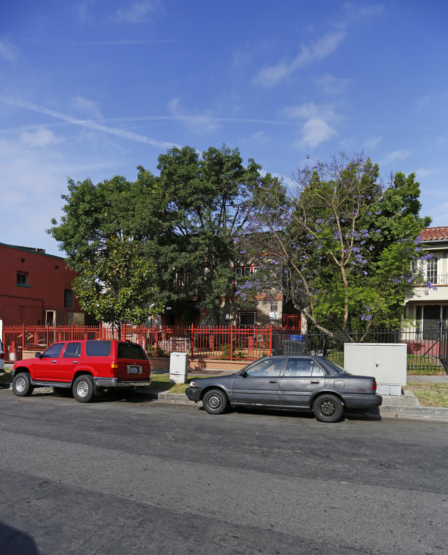 251 S Berendo St in Los Angeles, CA - Building Photo - Building Photo