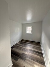 124 S Chillicothe St in South Charleston, OH - Foto de edificio - Building Photo