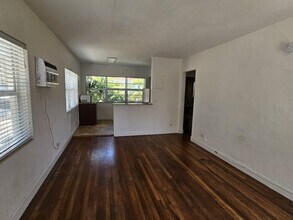 7950 Abbott Ave in Miami, FL - Building Photo - Building Photo