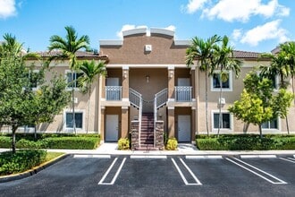 Legacy Villa Vicenza in Hialeah Gardens, FL - Foto de edificio - Building Photo