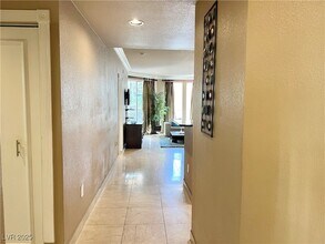 260 E Flamingo Rd, Unit 204 in Las Vegas, NV - Building Photo - Building Photo