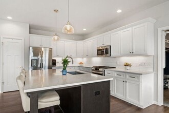 323 Galileo Dr in Madison, WI - Foto de edificio - Building Photo