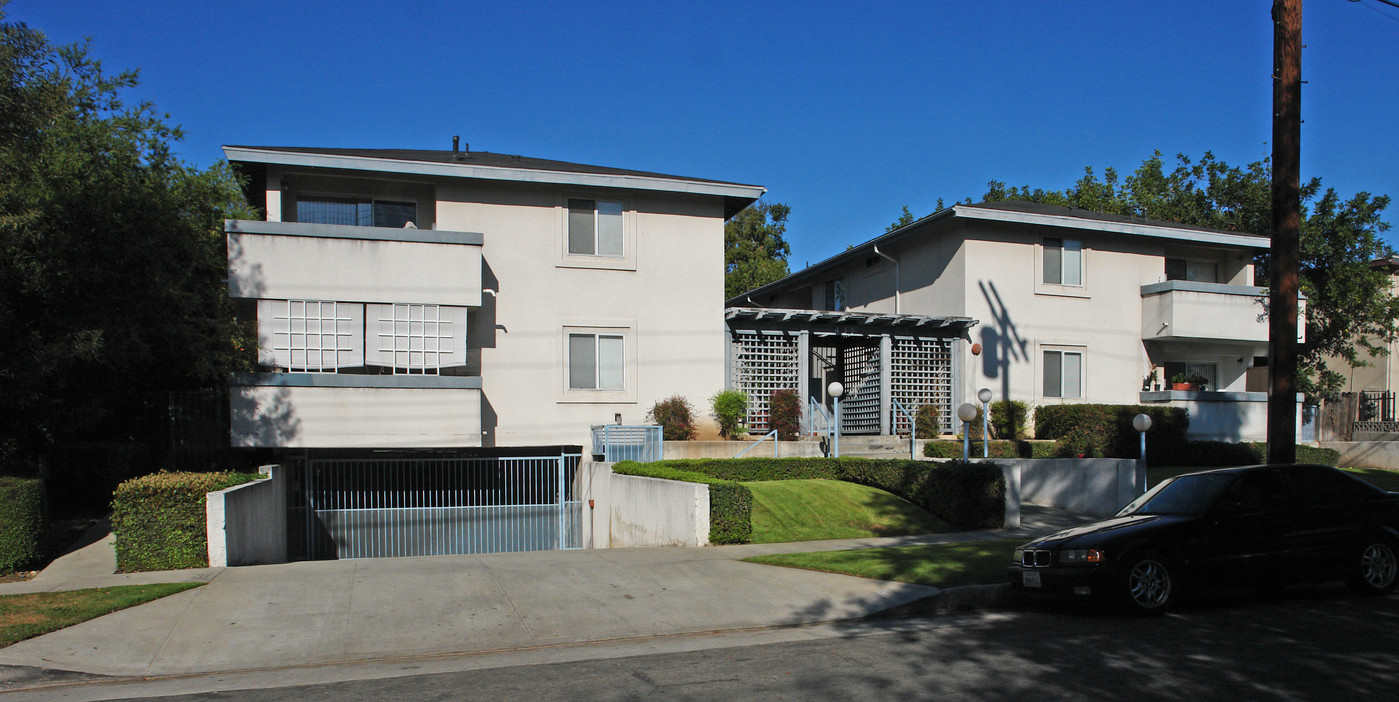 437 Chester Ave in Pasadena, CA - Foto de edificio